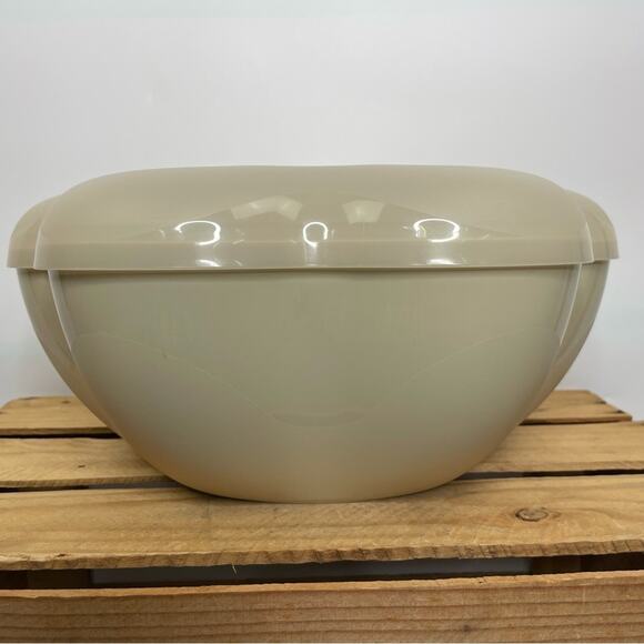 Tupperware chip and dip floral bowl beige 1.5 Gallon - Picture 4 of 16
